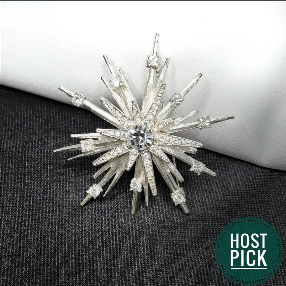 🎉HP🎉 Vintage Avon Shimmering Star Brooch / Pendant
